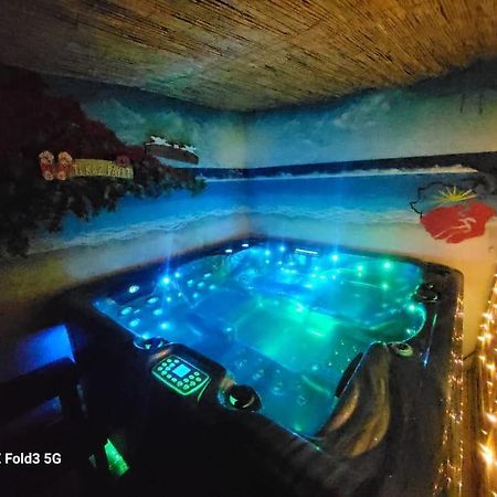 Studio Avec Terrasse Et Jacuzzi ヴァルボンヌ エクステリア 写真