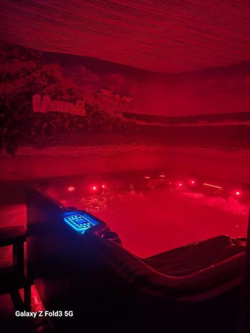 Studio Avec Terrasse Et Jacuzzi ヴァルボンヌ エクステリア 写真
