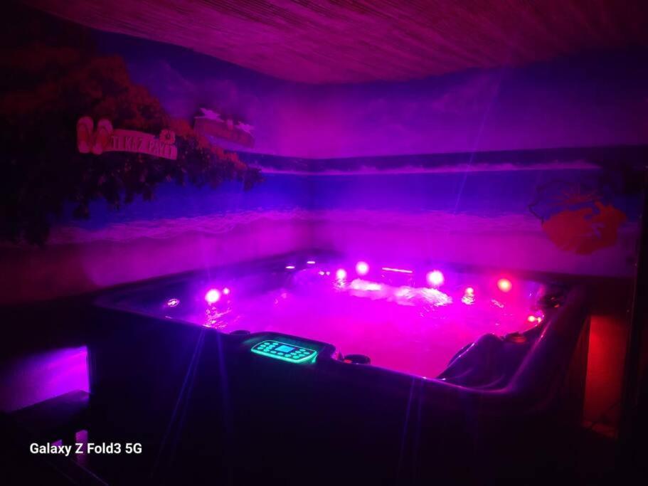 Studio Avec Terrasse Et Jacuzzi ヴァルボンヌ エクステリア 写真