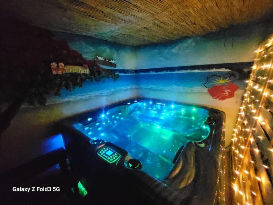 Studio Avec Terrasse Et Jacuzzi ヴァルボンヌ エクステリア 写真