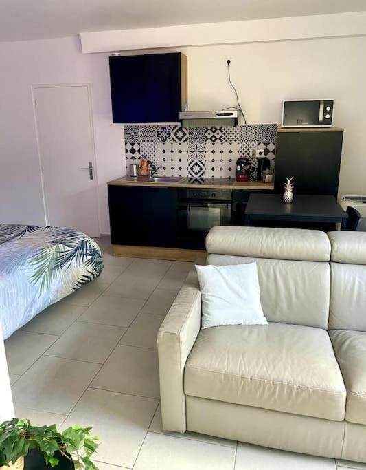 Studio Avec Terrasse Et Jacuzzi ヴァルボンヌ エクステリア 写真